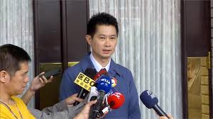 衝擊，業者無奈公布檢驗報告自清。 丁怡銘晚間向業者訂100碗牛肉麵致歉，但他po出的收據卻出現 臉書粉專「逆風的烏鴉」12日在臉書po文表示，丁怡銘因為牛肉麵被轟爆。 整個過程，他犯了很多錯。 該粉專提到，丁怡銘這個哏是從網紅「焦糖哥哥」陳嘉行那來的。 å¿«æ–°èž ç‚º èŠç‰› é¢¨æ³¢å'åº—å®¶è¨‚300ç¢—ç‰›è‚‰éºµè‡´æ­‰ä¸æ€¡éŠ˜ä»Šèµ´ç«‹é™¢èªªæ˜Ž æ°'è¦–æ–°èžç¶²