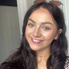 Anna Royle's Instagram, Twitter & Facebook