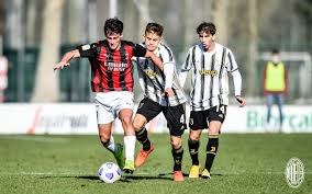 Выбьет ли «юве» миланцев из борьбы за лигу чемпионов? Primavera Friendly Milan Juventus Ac Milan
