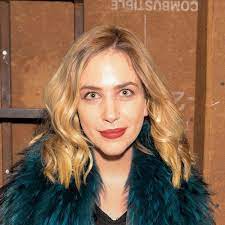 Lingering Questions About What It S Like To Go Through Life As A Really Beautiful Woman No Messing With The Woman In The Mirror