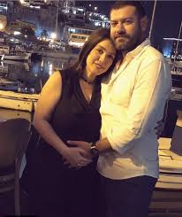 فيلم جديد يجمع بين عمرو يوسف وكندة علوش بعد ولادة طفلتهما Couple Photos Photo Couples