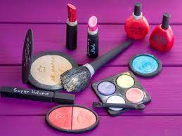 Bestellen sie ihre deutschen lieblingsprodukte ganz einfach und bequem von zu hause aus. Make Up Cake Topper Tipps Fur Gerade Kanten Und Geometrische Formen Ofenkieker