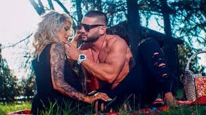 Melodia, ce tocmai a fost lansat pe canalele lor online a înregistrat în doar o zi aproape jumătate de milione de vizualizări pe respectiva platoformă. Amna And Dorian Popa Together Again Balkanika