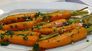 Prendi delle verdure (tipo carote, cavolo cappuccio ecc.), le sbollenti in acqua, poi le ripassi in tegame con le spezie. Carote Saporite Semplicissime Youtube