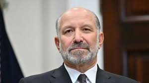 US Chip Grants In Limbo as Lutnick Pushes for Bigger Investments