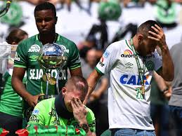 Exfutbolista del chapecoense fallece durante un entrenamiento. Chapecoense Make Comeback After Plane Crash In Emotional Draw With Brazilian Champions Palmeiras The Independent The Independent