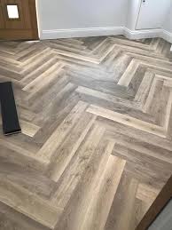 £29.99 m2 (£100.17 per box) karndean knight tile lime washed oak is a worn, sun bleached driftwood effect that will add character to any interior. This Karndean Has Been Laid In A Herringbone Formation For A Stylish Effect Pictured Karndean Knight Tile Luxury Vinyl Tile Color Tile Karndean Knight Tile
