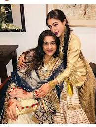 Like Mother Like Daughter Amrita Singh Sara Ali Khan Fashion Blogger Poses