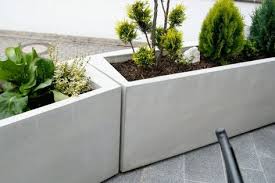 Beton Pflanzkubel Selber Machen Diy Zenideen In 2020 Concrete Planters Flower Pots Outdoor Plants