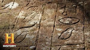 The gympie pyramid located in the outskirts of gympie in queensland, australia is a terraced structure that some claim was built by ancient egyptians there were stone statues like the easter island statues and also animal statues. Ancient Aliens Ancient Egyptians In Australia Season 11 History Youtube