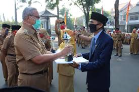Lomba sekolah sehat bukan hanya sekedar ajang meraih prestasi, tetapi lebih kepada bentuk upaya kita semua untuk mencapai kualitas terbaik dari selain itu, ia juga berharap agar kegiatan lss dapat menguatkan pola hidup sehat yang selama ini telah dibiasakan di smp islam al azhar 21 solo baru. Pemenang Lomba Sekolah Sehat Lss Tingkat Kabupaten Kuningan Pemerintah Kabupaten Kuningan
