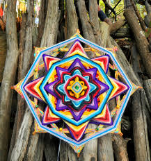 Mandalas Tisses Un Art Populaire Sacre Yurtao La Voie De La Yourte Mandala Art Populaire Art Artisanat