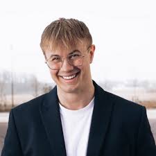 19 MARS LYFTER VI SÄKERHETSTÄNKET Vi är mycket glada att kunna presentera  Bertil Silwing ”Berra”, känd från Vägens Hjältar på Kanal 5, som gäst på  vår hantverkslunch i mars på Yoko i