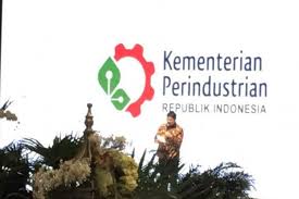 Community awareness of the importance of involving rural womenfolk in small and medium industries (smis) could assist in the economic development of the country. Ini Cara Pemerintah Tingkatkan Industri Fashion Nasional