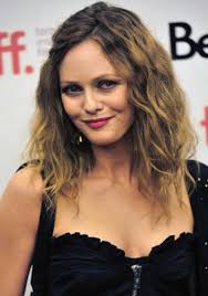 Un projet soigneusement gardé sous silence, tant au niveau des influences, que de la conception jusqu'à sa date de sortie. Vanessa Paradis Actrice Chanteuse Musicienne Interprete Voix Off Vo Premiere Fr