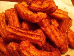Dans Un Saladier Versez La Farine Le Sel Et Le Fromage Versez Ensuite L Eau Chaude Petit A Petit Jusqu A Obtenir Une Pat Recette Churros Alimentation Recette