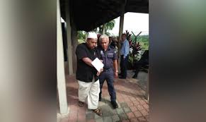 Didalam jadual ketiga/ bahagian 1 perintah tersebut, semua permit import dan eksport tumbuhan, binatang, ikan. Tiga Didenda Miliki Barang Larangan Import