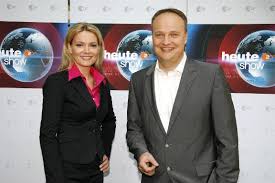 Mai in berlin sind die motive der täter zunächst weiter unklar geblieben. Zdf Satiresendung Heute Show Ist Bei Einem Beitrag Ein Peinlicher Fehler Unterlaufen Presse Stammhaus Montfort