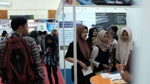 Demikianlah berita lowongan kerja trenggalek terbaru untuk bulan ini yang dapat kami sampaikan untuk sobat pengunjung setia www.gingsul.com, website info lowongan kerja terbaru dan terkini. Job Fair 2019 Kabupaten Trenggalek Buka Kesempatan 5 000 Lowongan Kerja Di 50 Perusahaan Surya Malang