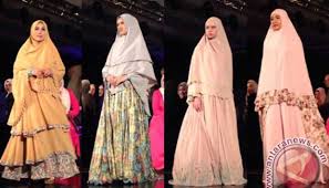 Kaos seragam untuk family gathering. Desain Busana Muslim Akan Lebih Sederhana Di 2019 Cantik Tempo Co