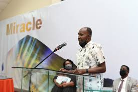 Cecil Calliste donates laptops to students at USC