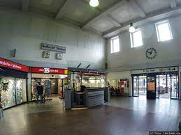 Vom zob offenburg am ostausgang des bahnhofes offenburg fahren die busse der linie s7 (richtung auferstehungskirche) und der bus s2 (richtung altenburger allee). Bahnhof Offenburg Railcc