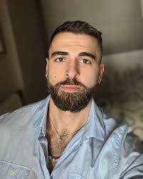 Armond Marke's Instagram, Twitter & Facebook