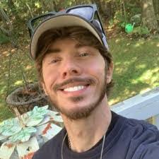 Derek Hung's Instagram, Twitter & Facebook