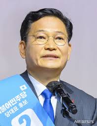 그의 아들 이민복 북한동포직접돕기운동 대북풍선단장은 남한 삐라를 보고 자유를 찾아 탈북했다고 한다. ë‰´ì‹œìŠ¤