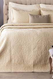 Bir çift kişilik yatak örtüsü, iki yastık kılıfı, bir tek kişilik yatak örtüsü, bir adet yastık kılıfı ürün boyutları : Madame Coco Lucien Starlight Cift Kisilik Yatak Ortusu Gold Trendyol Yatak Yatak Ortusu Ev Dekoru