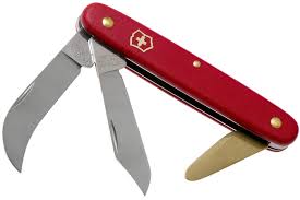 Affûtage et réparation de couteaux dans notre atelier … située à thiers (en france), capitale française de la coutellerie, la coutellerie chambriard propose quelques 5000 articles : Victorinox Couteau Greffoir Serpette 3 3 9116 B1 Rouge Achetez A Prix Avantageux Chez Knivesandtools Fr