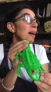 LAURA E GIULIA 👭🏻GONFIANO DEGLI STRANI PALLONCINI 🐸 🐷