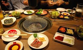 Reaksi kimia ini mengubah warna sekaligus menciptakan rasa baru, yang sebelumnya tidak ada, walhasil makanan yang melalui proses ini akan terasa lebih 'meriah' dibandingkan makanan sejenis yang dimasak dengan suhu lebih rendah, misalnya dikukus, direbus, atau steaming. Makanan Fermentasi Yang Enak Dan Sehat Di Jepang Liburan Ke Jepang