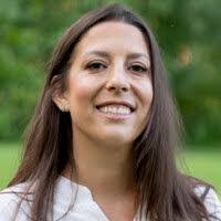 Kara Andrews's Instagram, Twitter & Facebook