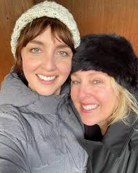 Julia Easterlin (@juliaeasterlin) • Instagram photos and videos