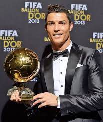 The great collection of cristiano ronaldo wallpaper for desktop, laptop and mobiles. Cristiano Ronaldo Versteigert Weltfussballer Pokal Fur Guten Zweck Cristiano Ronaldo Ronaldo Ronaldo Real Madrid