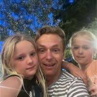 60+ perfiles de «Eland»