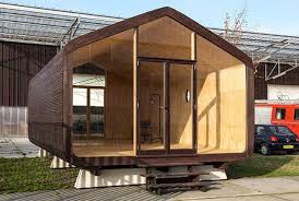 Petite Maison En Carton Elle Prend Une Journee A Construire Et Peut Durer Jusqu A 100 Ans Maison En Carton Maison En Kit Maison Container