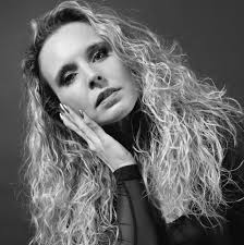 So liebe Fans ich verabschiede mich aus Facebook erst wurde mein Profil  Jeannine Cremer gesperrt und mein neues nach drei Tagen auch . Auch in  Instagramm wurde mein Proil schon länger gelöscht.