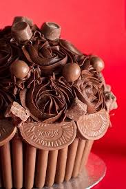 Eatbig Check Out This Giant Chocolate Cupcake It S Giant Cupcake Cakes Chocolate Giant Chocolate