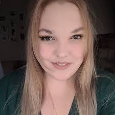 Alexandra Malone's Instagram, Twitter & Facebook