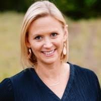 Kelly Moffitt's Instagram, Twitter & Facebook