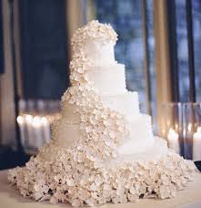 20 Most Jaw Droppingly Beautiful Wedding Cakes Of 2013 To See More Http Www Modwedding Com Groom Wedding Cakes Wedding Cake Decorations Heart Wedding Cakes