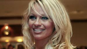 Pamela Anderson: Seksi pitää minut hyvännäköisenä