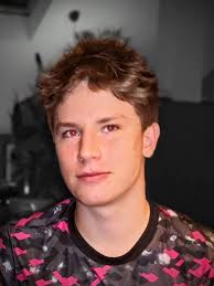 Hi, I am a French/Irish 19-year-old guy going into my second year of  studying in Amsterdam. I am also working part-time and can provide  references and rental guarantees. I am looking for