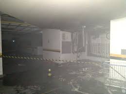 Ao menos cinco viaturas do corpo de bombeiros atendem um incêndio de grandes proporções em uma fábrica de tinner, sul do estado. Incendio Atinge Subsolo De Edificio Comercial Em Criciuma Mais Sul
