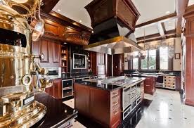 La Cuisine Celine Dion A Laval Qc Celine Et Rene Ont Des Gouts Classiques Luxury Kitchen Design Luxury Kitchens Kitchen Remodel Design
