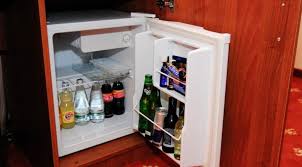 Hotel termal este amplasat in centrul statiunii, in imediata vecinatate a unui izvor termal si la poalele dambului roman care adaposteste vechile terme romane, ruinele unei bisericute de rugaciune, vechile bazine termale unde se aduceau ofrande zeilor protectori. Cazare Geoagiu BÄƒi Hotel Termal Cazareturist Ro