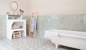 woonhome speciaal voor jou de nieuwste design items interieur trends 2021 wooninspiratie korting en unieke vintage meubels woonhome badkamer badkamer vloertegels mediterrane badkamer
