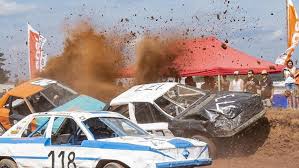 A stock car is an old car which has had changes made to it so that it is suitable for. Staubwolken Und Blechschaden Beim Stock Car Rennen Rothaurach Pyras Nordbayern De